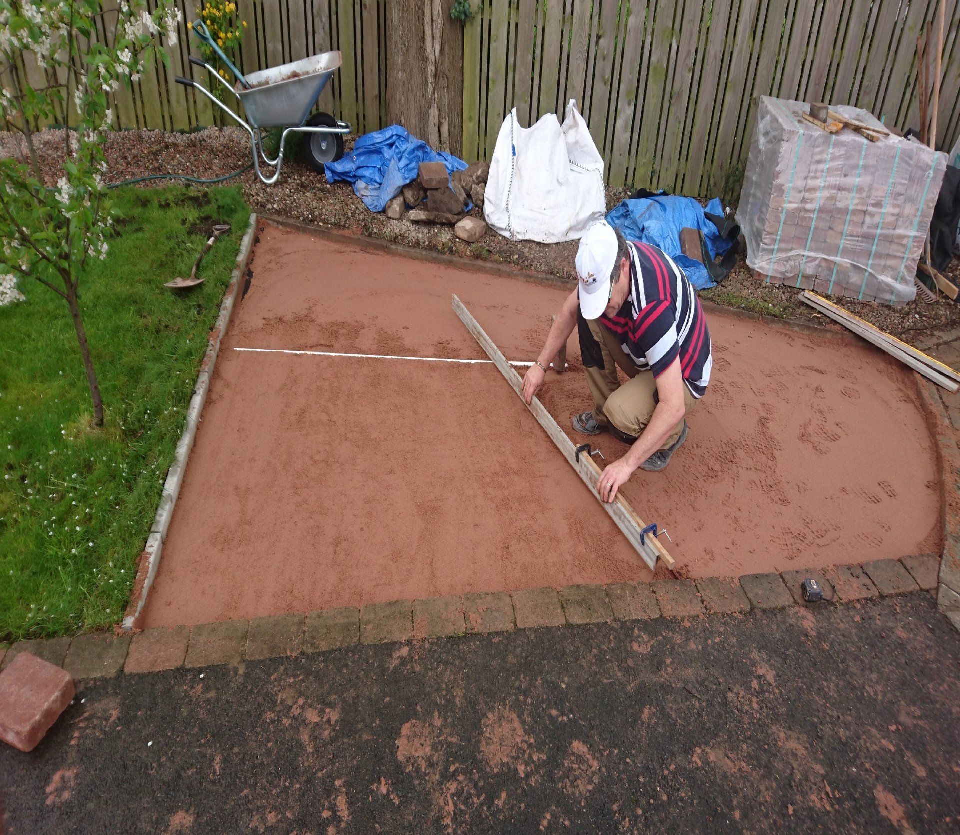 Screeding the sand bedding layer Bedding layer