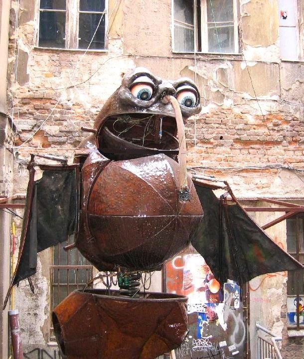 Skulptur in den Hackeschen Höfen