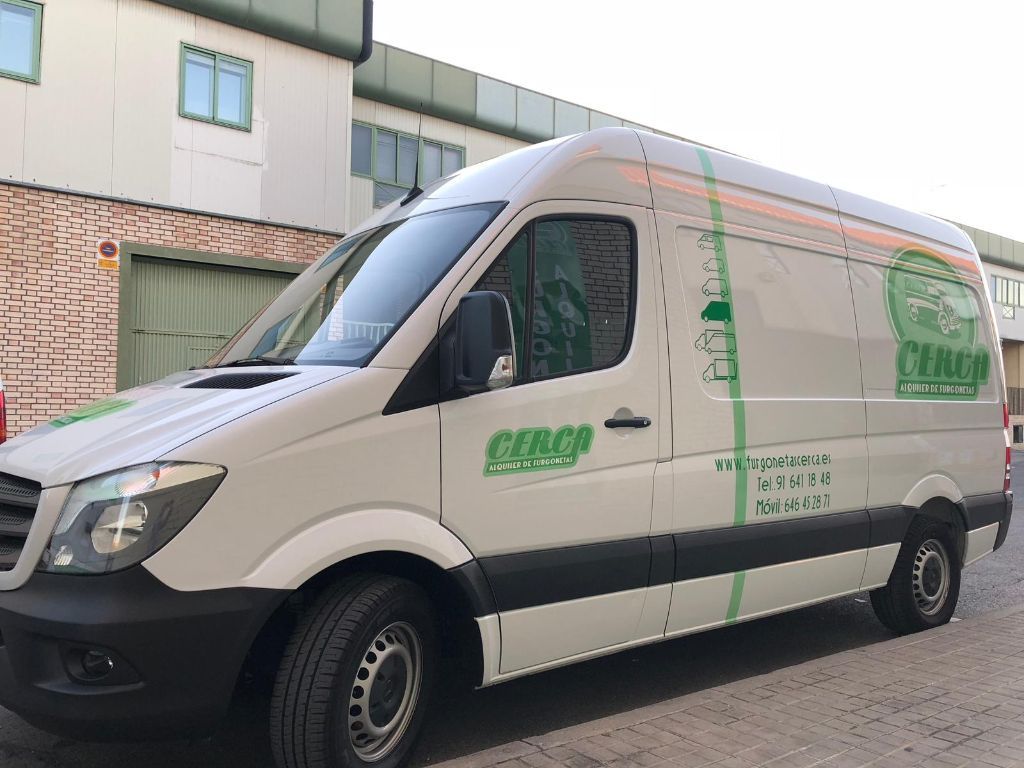 “Furgonetas del Grupo 3 de Cerca Alquiler de Furgonetas en Alcorcón, con capacidad aproximada de 12 m³
