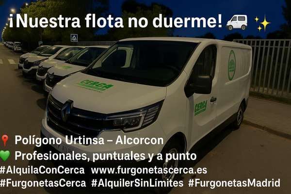 Furgonetas de alquiler en Alcorcón de la empresa Cerca Alquiler de Furgonetas, alineadas en el Polígono Urtinsa al anochecer. Flota disponible 24/7 para empresas, autónomos y particulares.