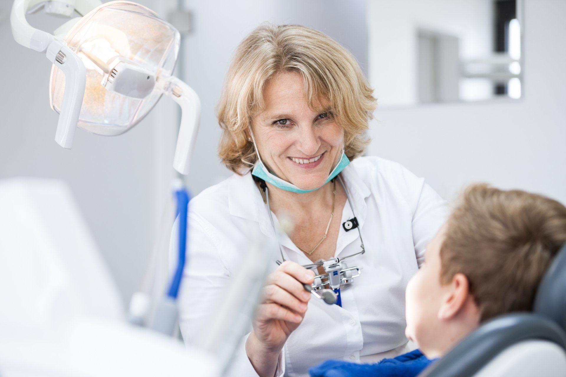 Kinderzahnbehandlung Zahnärztin Dr. Karin Fedder behandelt in ihrer Praxis