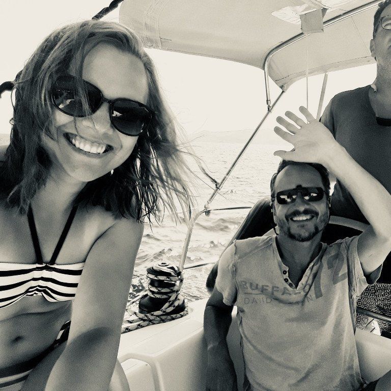emocean Sailing Crew, happy people und happy skipper auf hoher See vor Ibiza