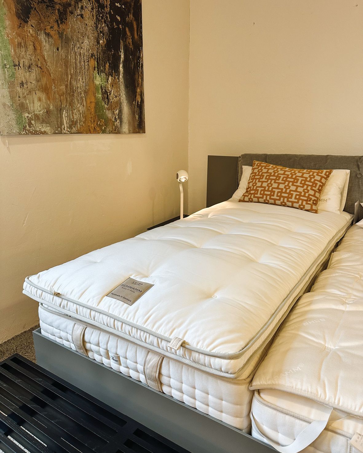 Bettes mit Matratze, Topper und Kissen