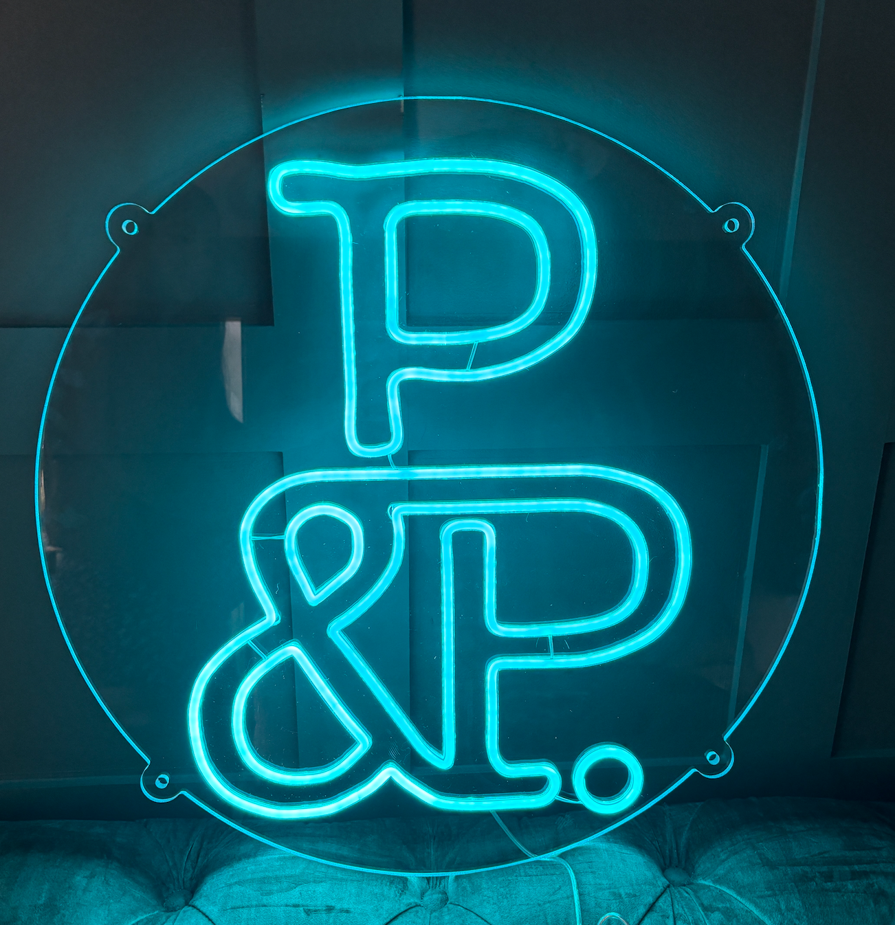 a circle led neon sign for a restaurant Pan & plate