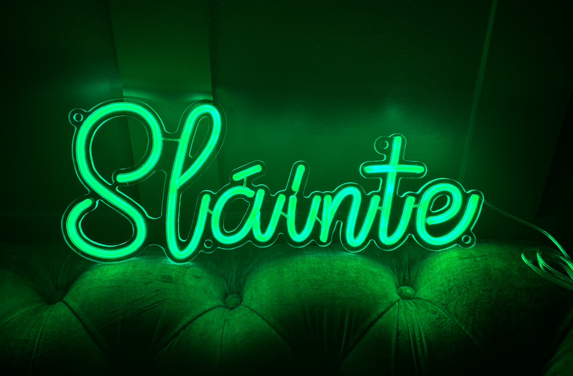 LED Neon Sign Slainte in green