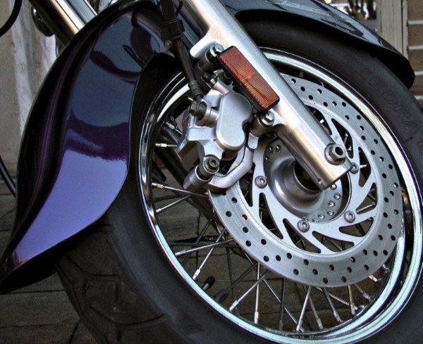 Der Hausherr gibt gerne Tipps zu Touren.. Biker, Motorradfahrer, Motorradtouren, Allgäu,