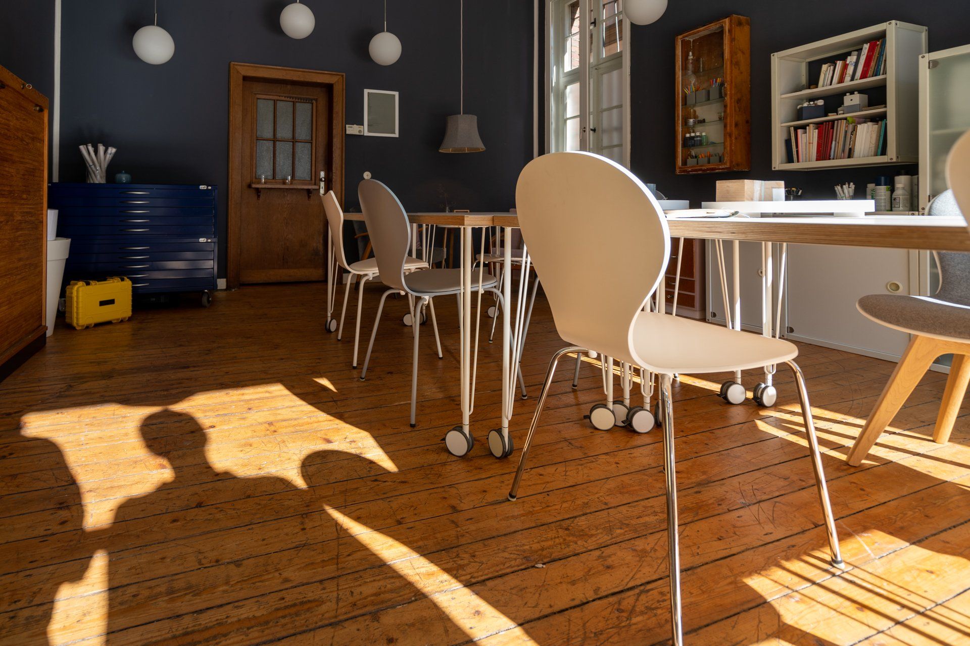 brigitte_borchers_schoener_wohnen_arbeiten_schoener_schreiben_gestalten_einrichtungsberatung_innenraumgestaltung_farbberatung_wandfarben_farbkonzept_polsterung_badgestaltung_wohnzimmergstaltung_eingangsbereichgestaltung_schlafzimmergestaltung_Treppenhausgestaltung_Kreativbuero_moderationschrift_handschrift_plakatschrift_eichelhuetchen