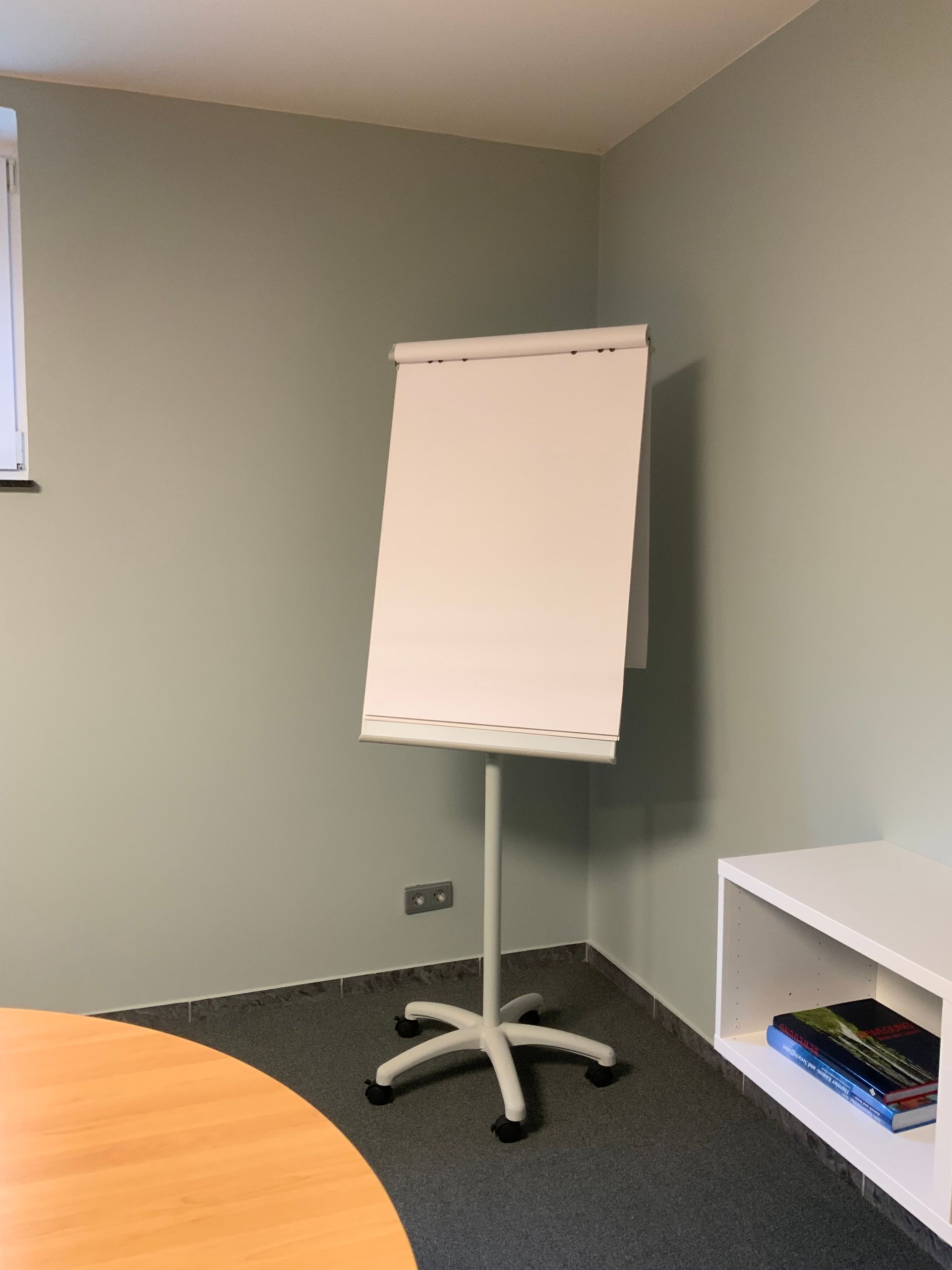 brigitte_borchers_schoener_wohnen_arbeiten_einrichtungsberatung_innenraumgestaltung_farbberatung_wandfarben_farbkonzept_polsterung_badgestaltung_wohnzimmergstaltung_eingangsbereichgestaltung_schlafzimmergestaltung_Treppenhausgestaltung_Kreativbuero_Redesign_Akustiklösungen