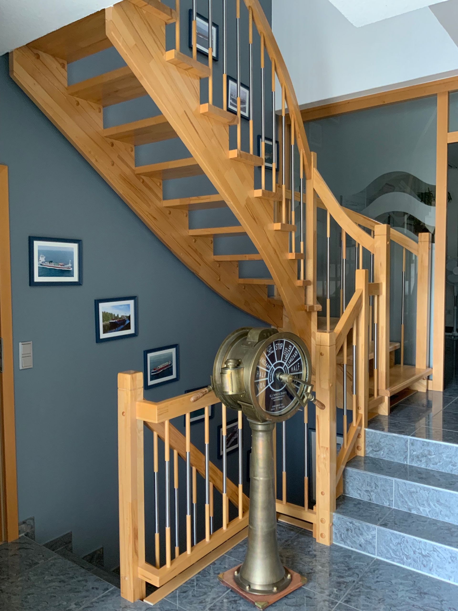 brigitte_borchers_schoener_wohnen_arbeiten_einrichtungsberatung_innenraumgestaltung_farbberatung_wandfarben_farbkonzept_polsterung_badgestaltung_wohnzimmergstaltung_eingangsbereichgestaltung_schlafzimmergestaltung_Treppenhausgestaltung_Kreativbuero_Redesign