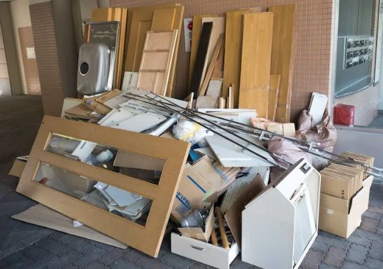 Squadra svuotamento cantine, garage, locali Grotta Perfetta Roma — 2-3-4 operai, volumi alleggeriti con criterio