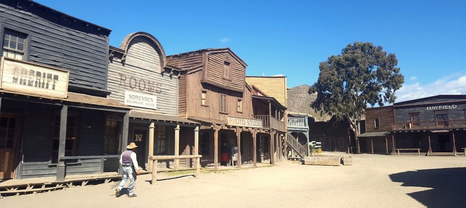 Fort Bravo y Texas Hollywood. a happy van