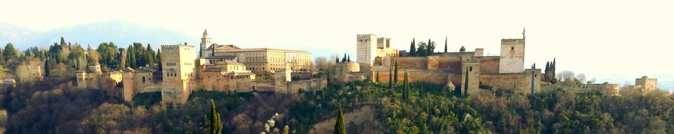 La Alhambra. Granada a happy van