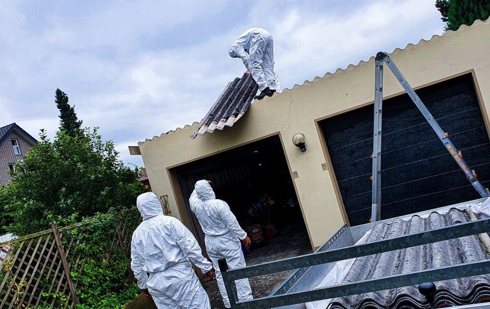Asbestsanierung Garagendach in Oerlinghausen