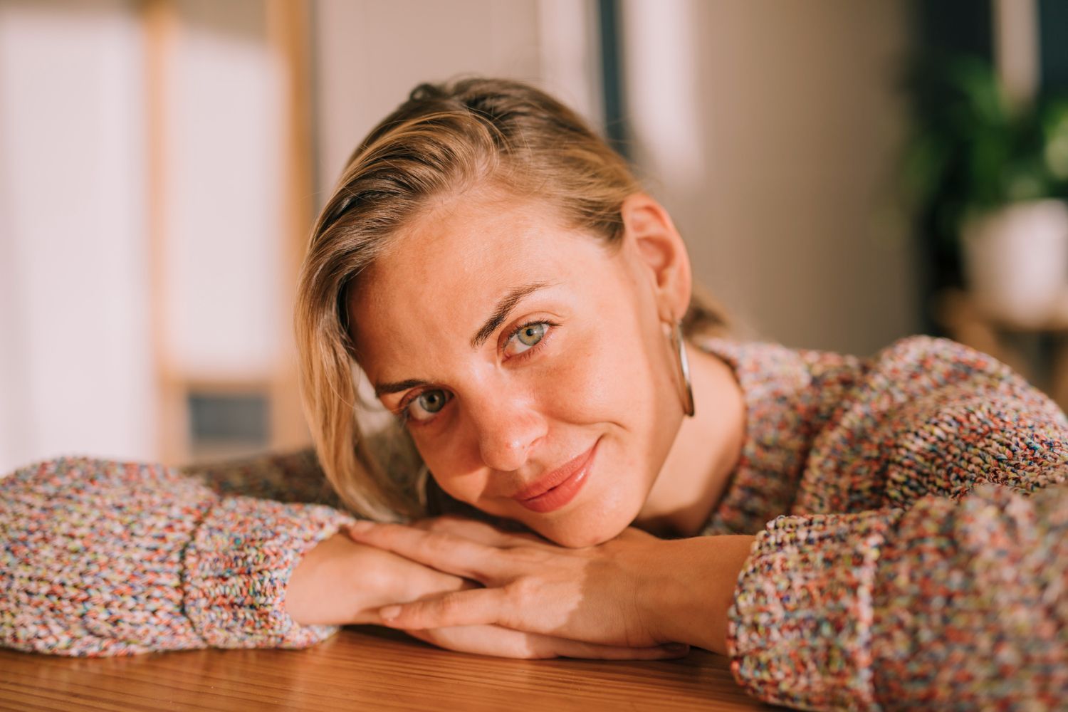 Après 40 ou 50 ans, la médecine esthétique permet de rajeunir le visage sans le figer. Injections, l