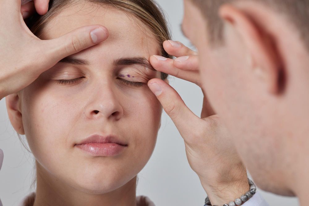 blepharoplastie medicale par le docteur quezel guerraz
