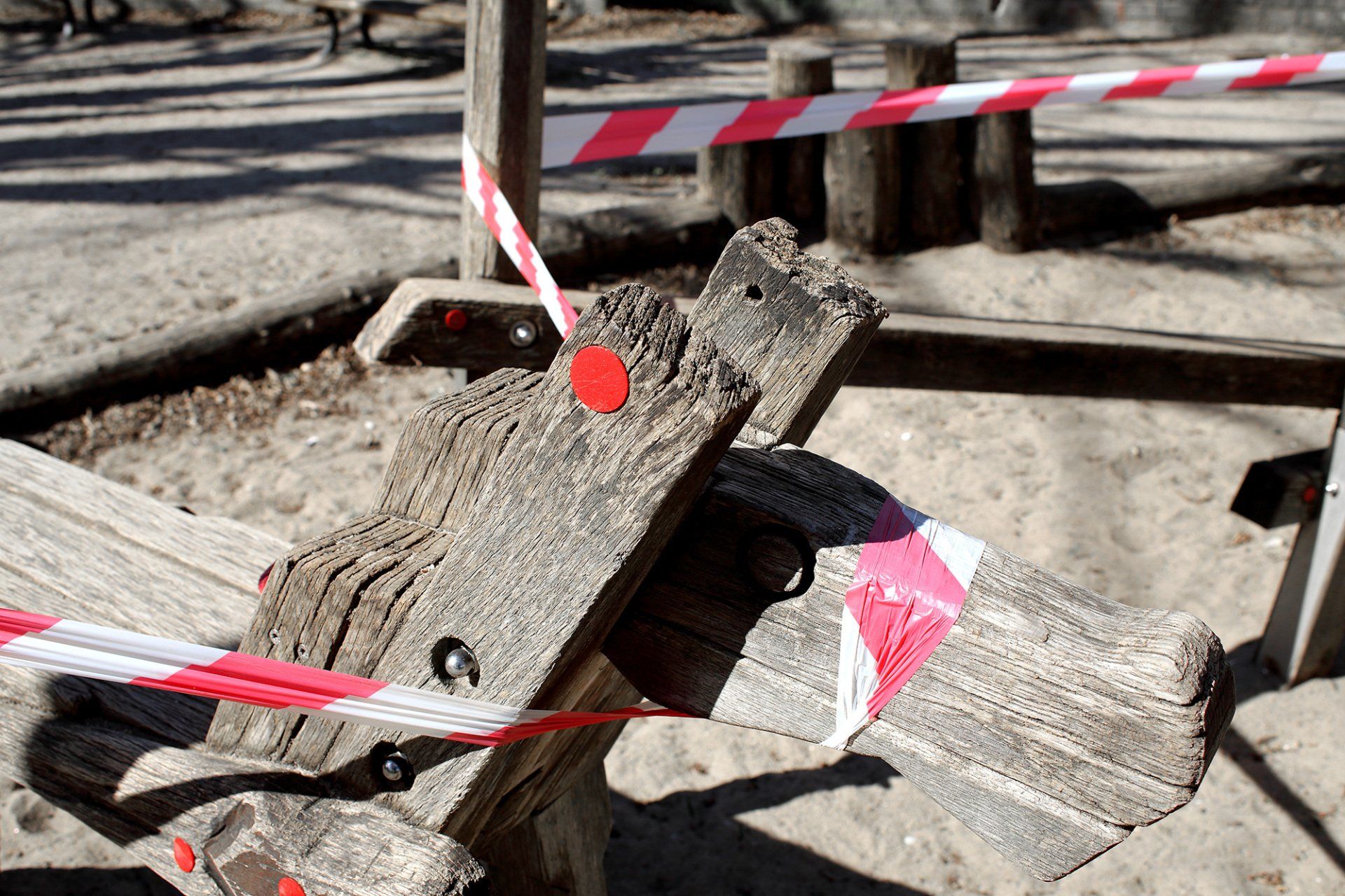 Title: “Coronakunst No. 1”, Berlin, 14.04.2020 (documentary photography), during the lockdown caused by the corona pandemic, by Sebastian Bieniek. Title: “Coronakunst No. 1”, Berlin, 14.04.2020 (documentary photography), during the lockdown caused by the corona pandemic, by Sebastian Bieniek.