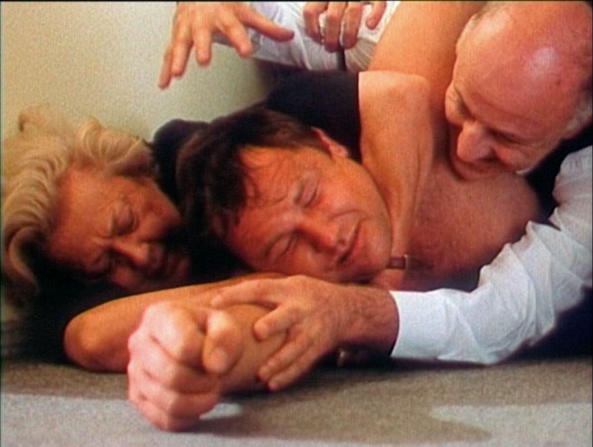 Sebastian Bieniek, Entschuldigung Laterne, Kurzfilm, Absurdes Kino, Helene Schwarz Sebastian Bieniek, Entschuldigung Laterne, Kurzfilm, Absurdes Kino, Helene Schwarz