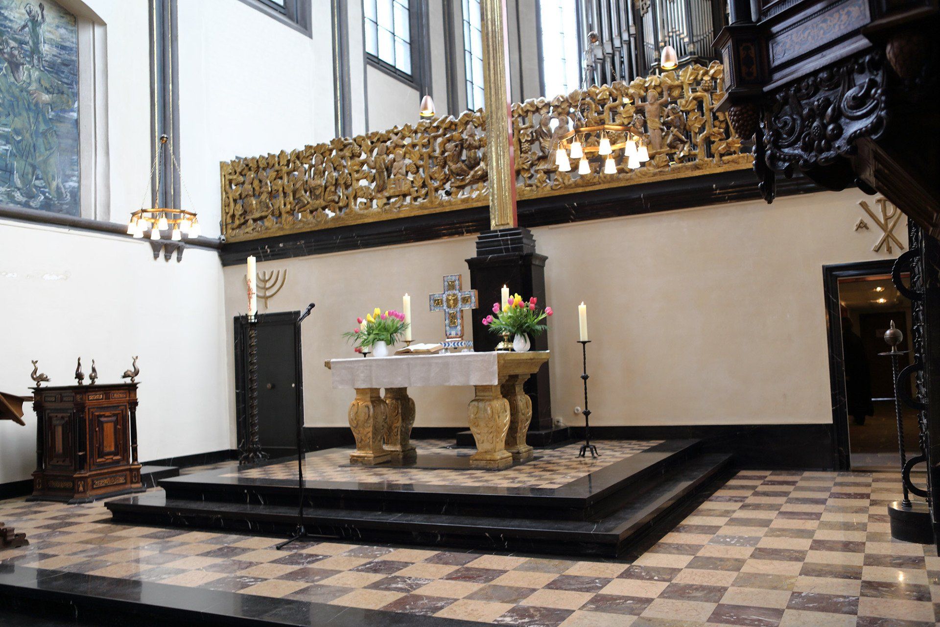 Sebastian Bieniek went from the back to front row during the mass that took place in the University Church of Marburg in 2016 and asked everyone Sebastian Bieniek went from the back to front row during the mass that took place in the University Church of Marburg in 2016 and asked everyone