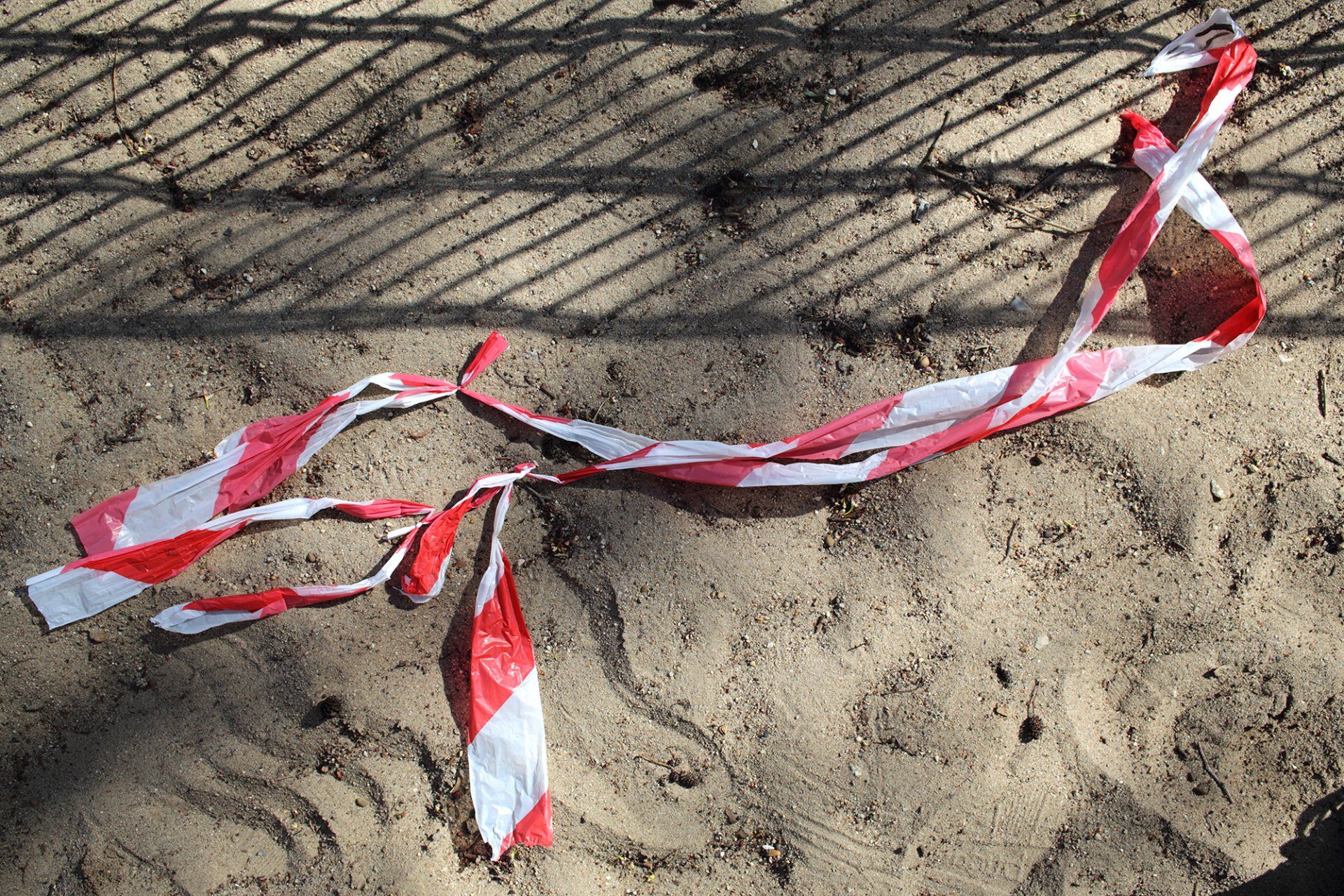 Title: “Coronakunst No. 5”, Berlin, 14.04.2020 (documentary photography), during the lockdown caused by the corona pandemic, by Sebastian Bieniek (B1EN1EK). Title: “Coronakunst No. 5”, Berlin, 14.04.2020 (documentary photography), during the lockdown caused by the corona pandemic, by Sebastian Bieniek (B1EN1EK).