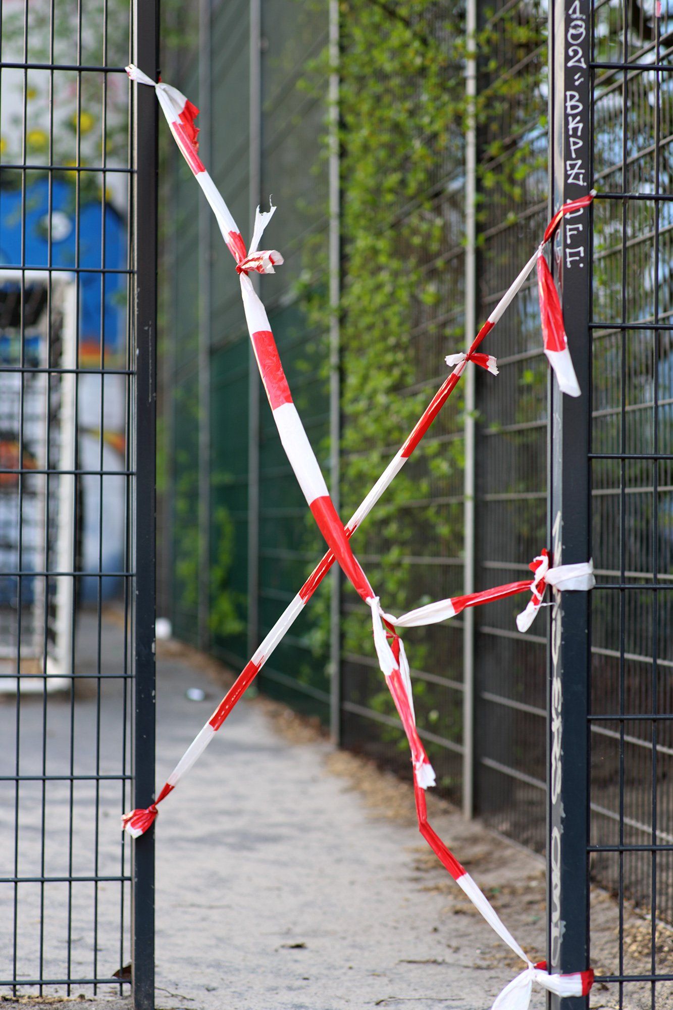 Title: “Coronakunst No. 7”, Berlin, 14.04.2020 (documentary photography), during the lockdown caused by the corona pandemic, by Sebastian Bieniek (B1EN1EK). Title: “Coronakunst No. 7”, Berlin, 14.04.2020 (documentary photography), during the lockdown caused by the corona pandemic, by Sebastian Bieniek (B1EN1EK).
