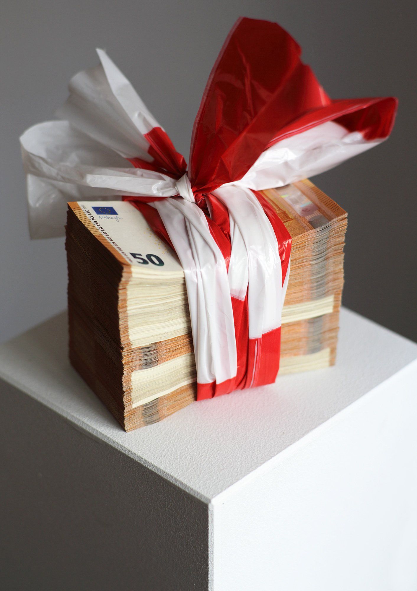 „A Big Thank you to all of You“ (also „Barrier Tape Object No. 9“) by Sebastian Bieniek (B1EN1EK), the inventor of „Barrier Tape Art“. Created in may 2020. Size: 22 cm. x 20 cm. x 25 cm. „A Big Thank you to all of You“ (also „Barrier Tape Object No. 9“) by Sebastian Bieniek (B1EN1EK), the inventor of „Barrier Tape Art“. Created in may 2020. Size: 22 cm. x 20 cm. x 25 cm.