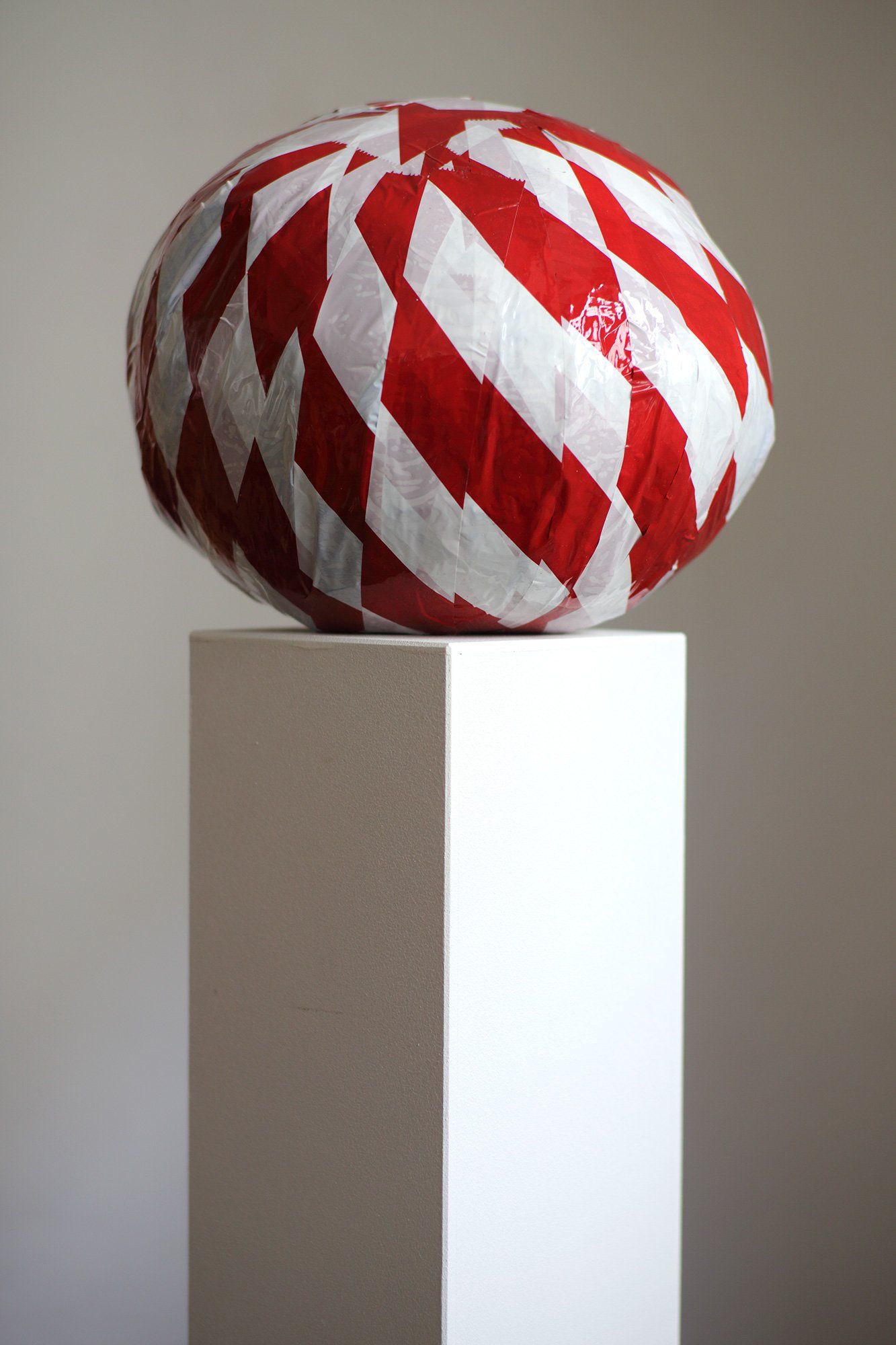 „Barrier Tape Ball No. 2“ (also „Barrier Tape Object No. 10“) by Sebastian Bieniek (B1EN1EK), the inventor of „Barrier Tape Art“. Created in may 2020. Size: 36 cm. x 32 cm. x 30 cm.
