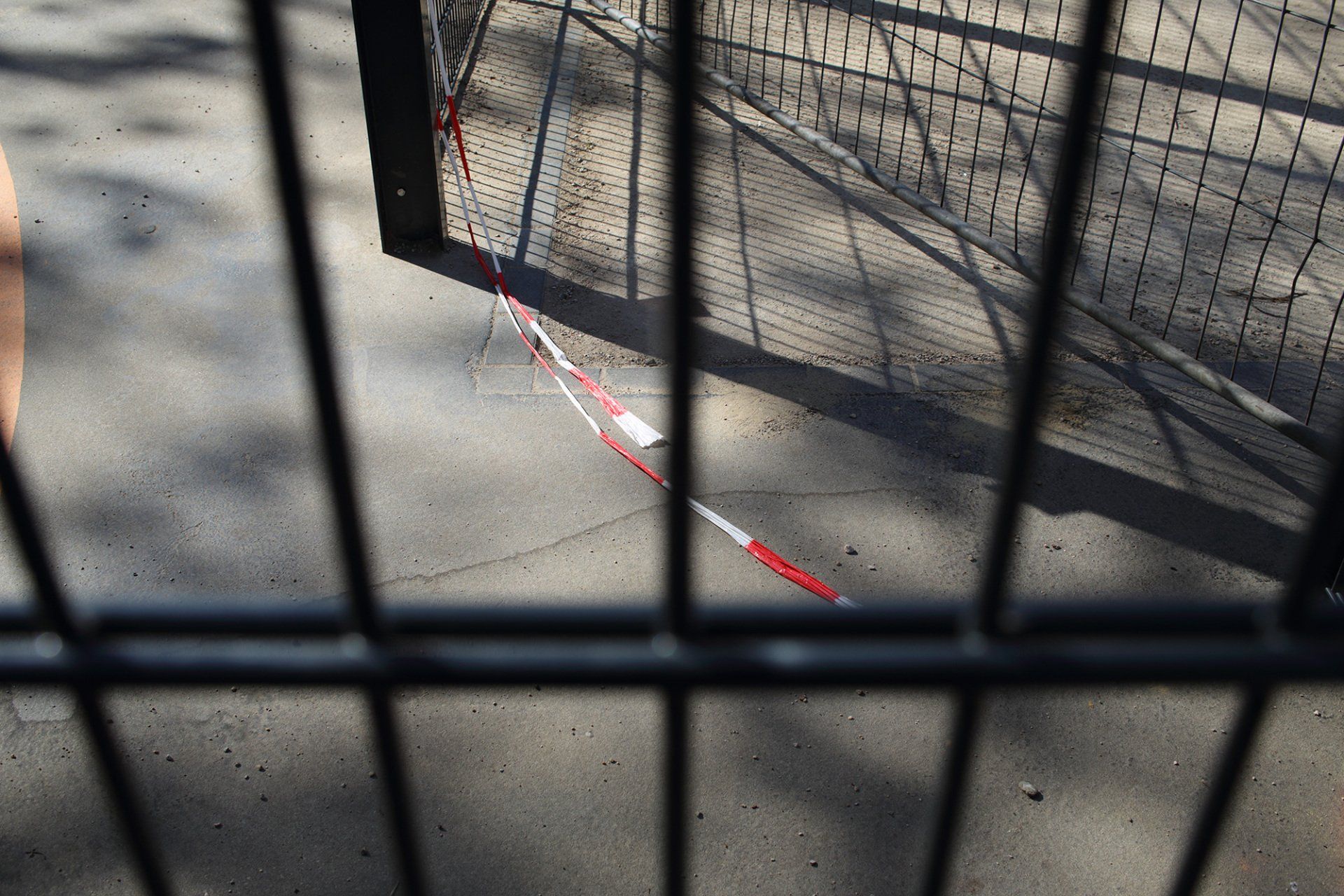 Title: “Coronakunst No. 10”, Berlin, 14.04.2020 (documentary photography), during the lockdown caused by the corona pandemic, by Sebastian Bieniek (B1EN1EK). Title: “Coronakunst No. 10”, Berlin, 14.04.2020 (documentary photography), during the lockdown caused by the corona pandemic, by Sebastian Bieniek (B1EN1EK).