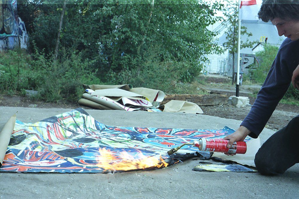 Performance: most of the paintings by Sebastian Bieniek that were created until 1998 were in this performance burned. Performance: most of the paintings by Sebastian Bieniek that were created until 1998 were in this performance burned.