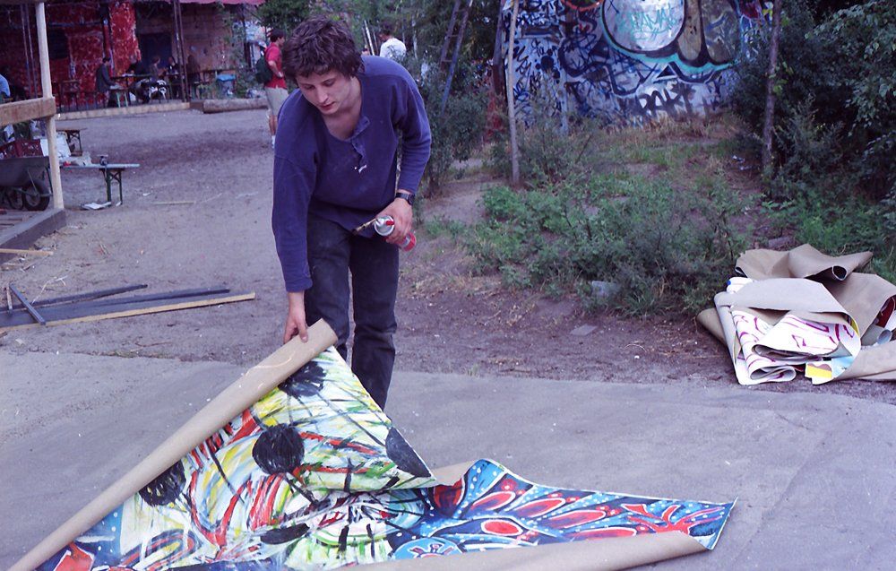 Performance: most of the paintings by Sebastian Bieniek that were created until 1998 were in this performance burned. Performance: most of the paintings by Sebastian Bieniek that were created until 1998 were in this performance burned.