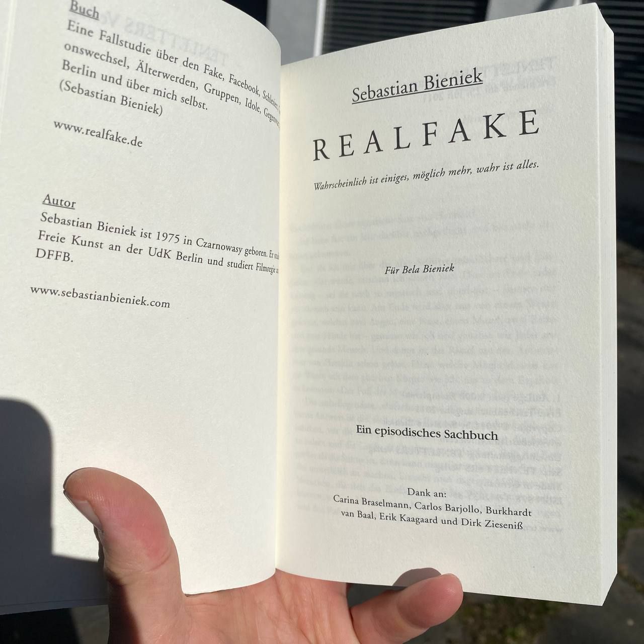 Realfake Buch von Sebastian Bieniek Realfake , post-truth, buch, book, internet, fake-news, fake news, social-media, real-fake, fakes, realfakes, real-fakes,