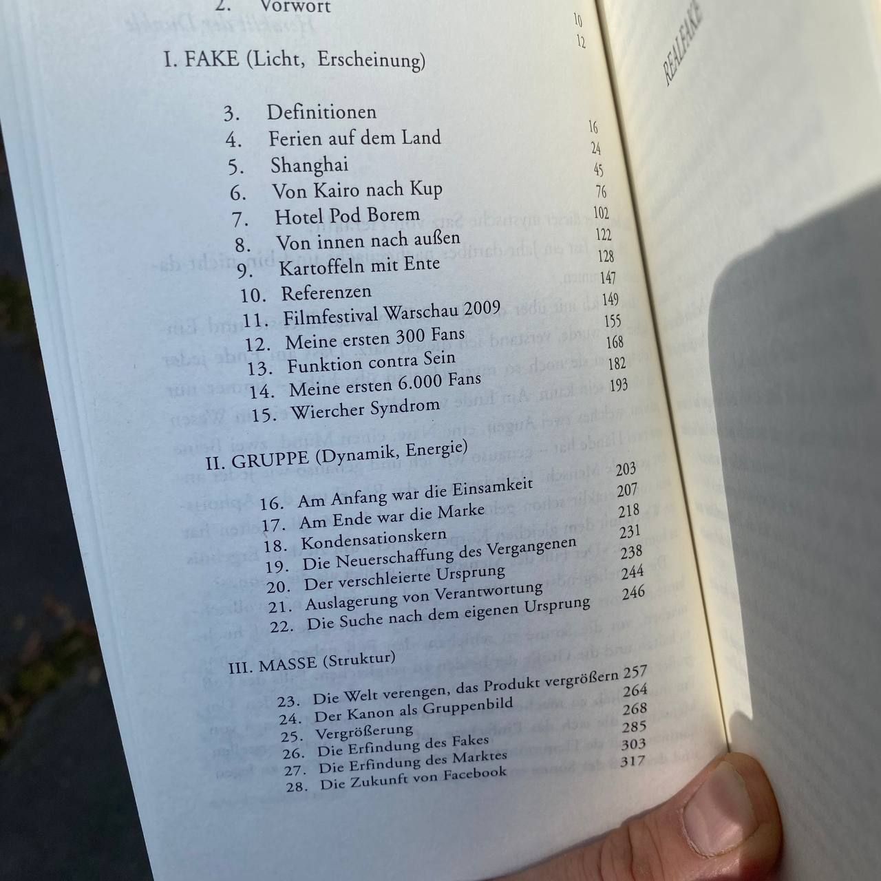 Realfake - Buch von Sebastian Bieniek Real-Fake, Realfakes, Real-Fakes, Post-Truth, Buch, book,