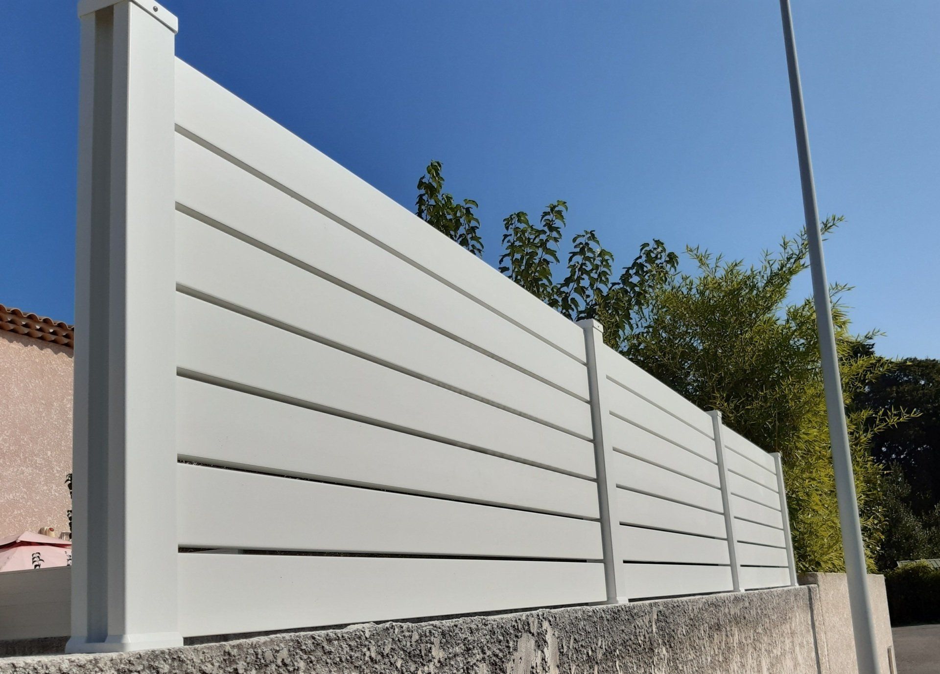 Pose de clôture occultante à Saint Cannat près de Lambesc- Entretien de jardin Saint Cannat