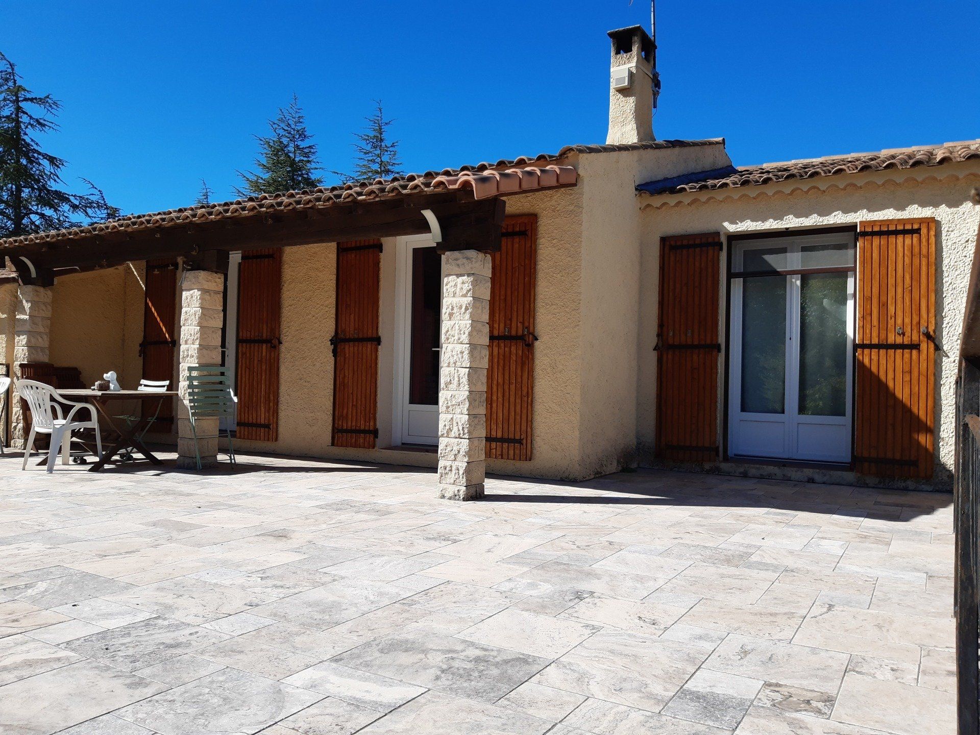 Rénovation de volets à ROGNES près de SAINT-CANNAT