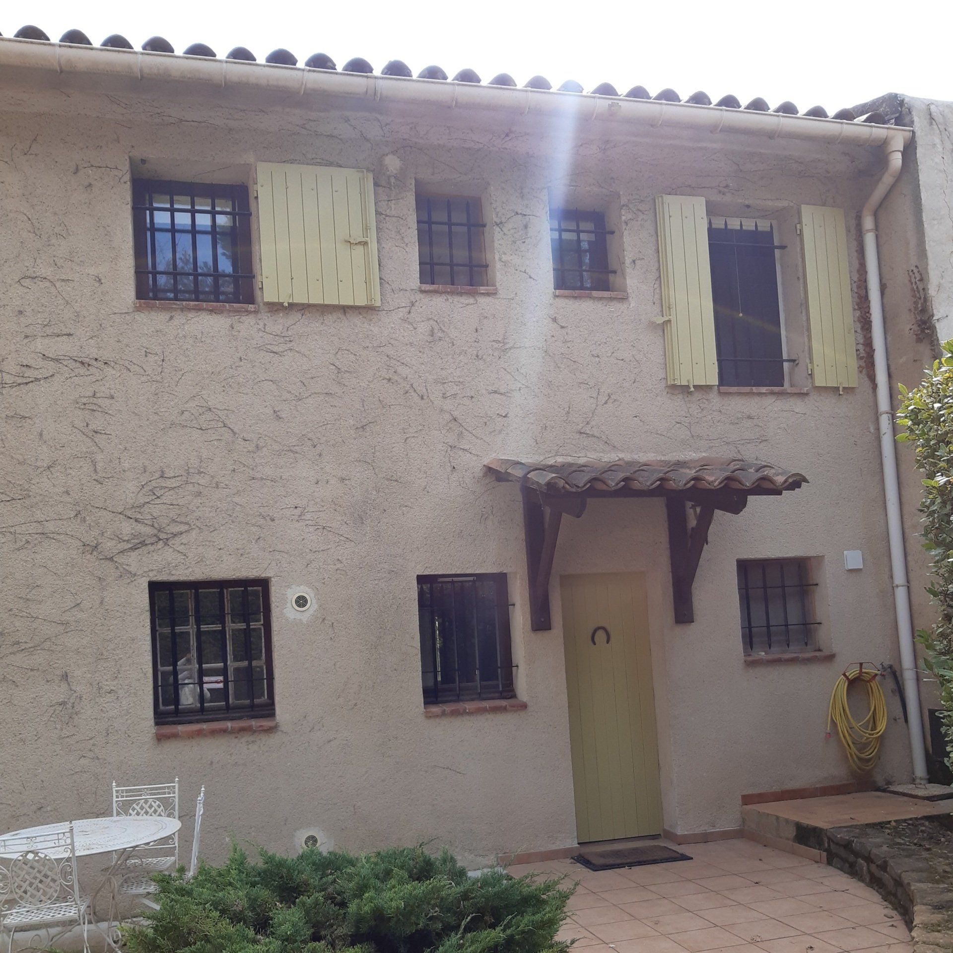 Rénovation et rafraîchissement de volets à MALLEMORT près de SAINT-CANNAT.