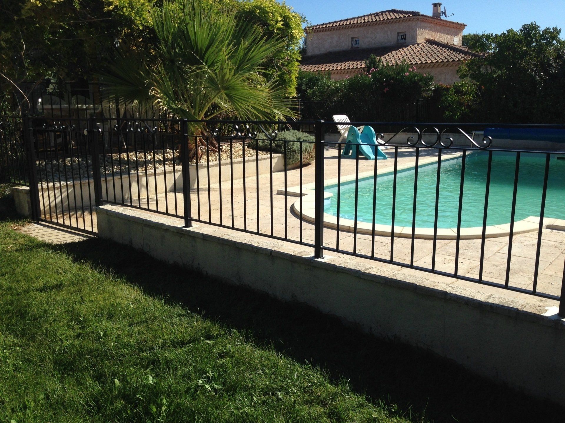 Travaux de pétits bricolage à PELISSANNE-Rénovation de ferronnerie extérieure