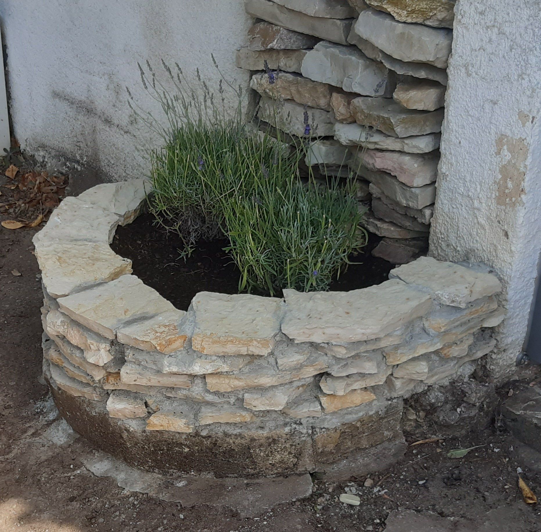 Petit bricolage à PELISSANNE près de ROGNES - Entretien de jardin à PELISSANNE