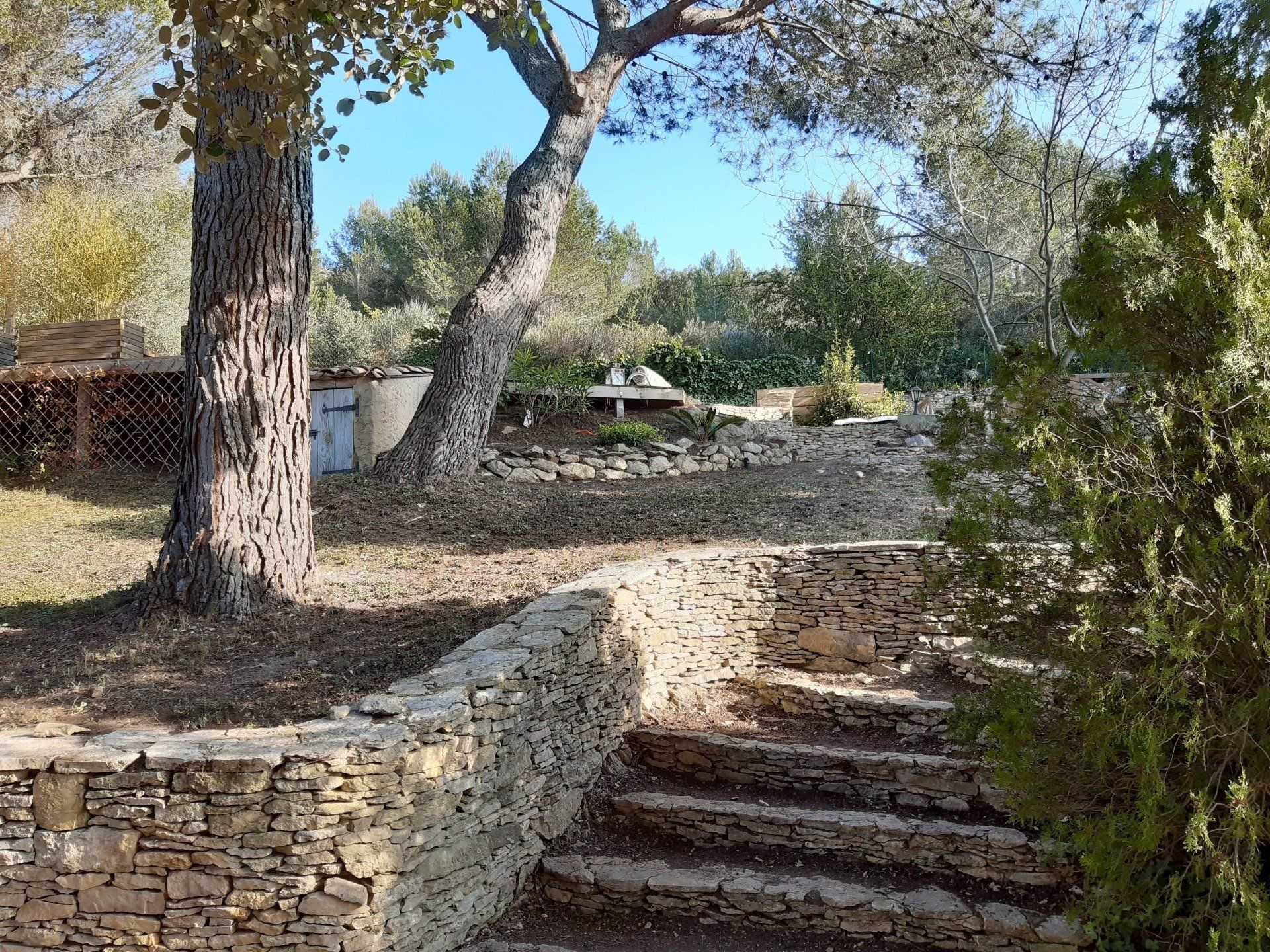 Entretien de jardin à ROGNES près de SAINT-CANNAT