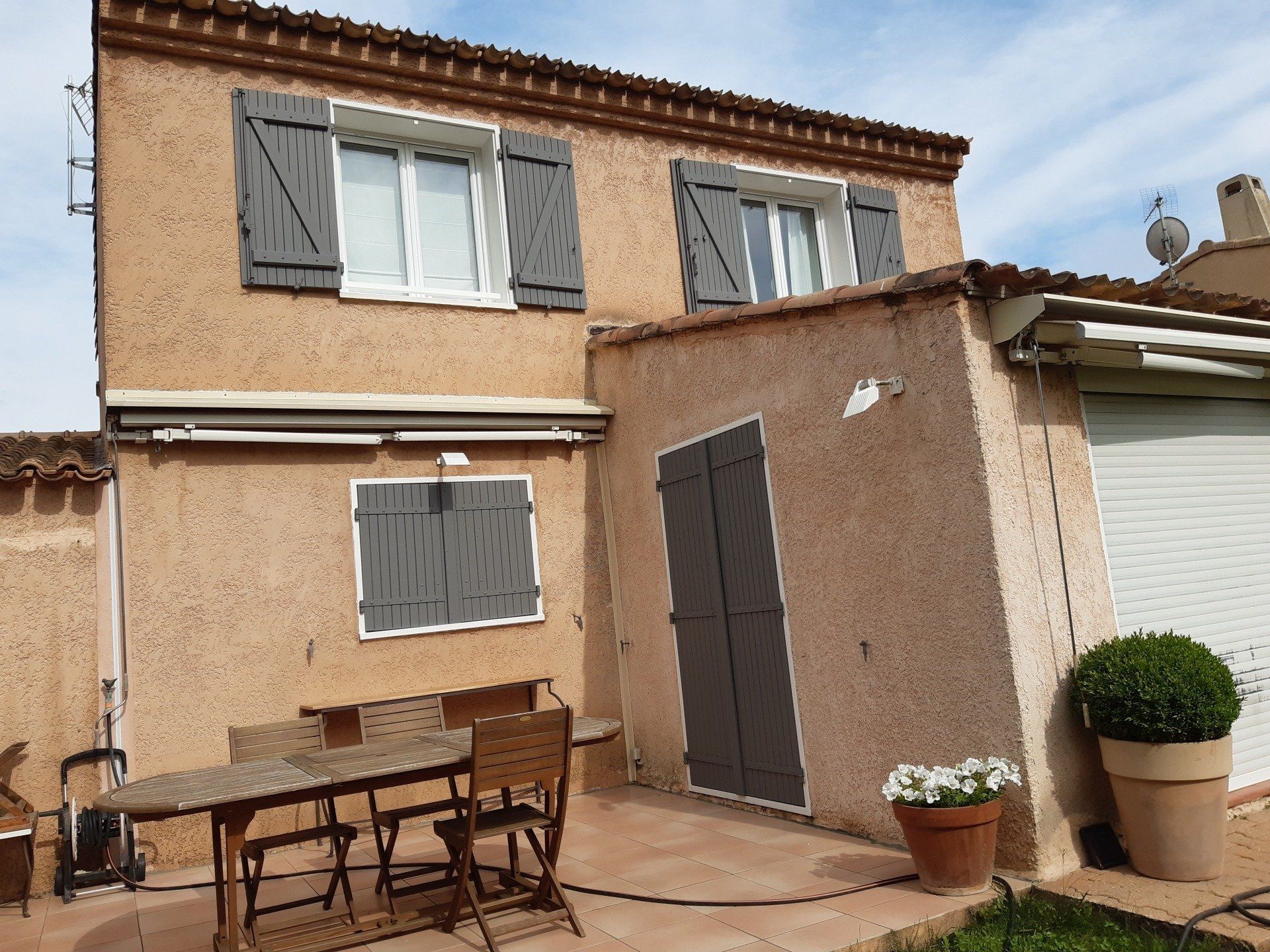 Rénovation et rafraîchissement de volets à SAINT-CANNAT près de ROGNES