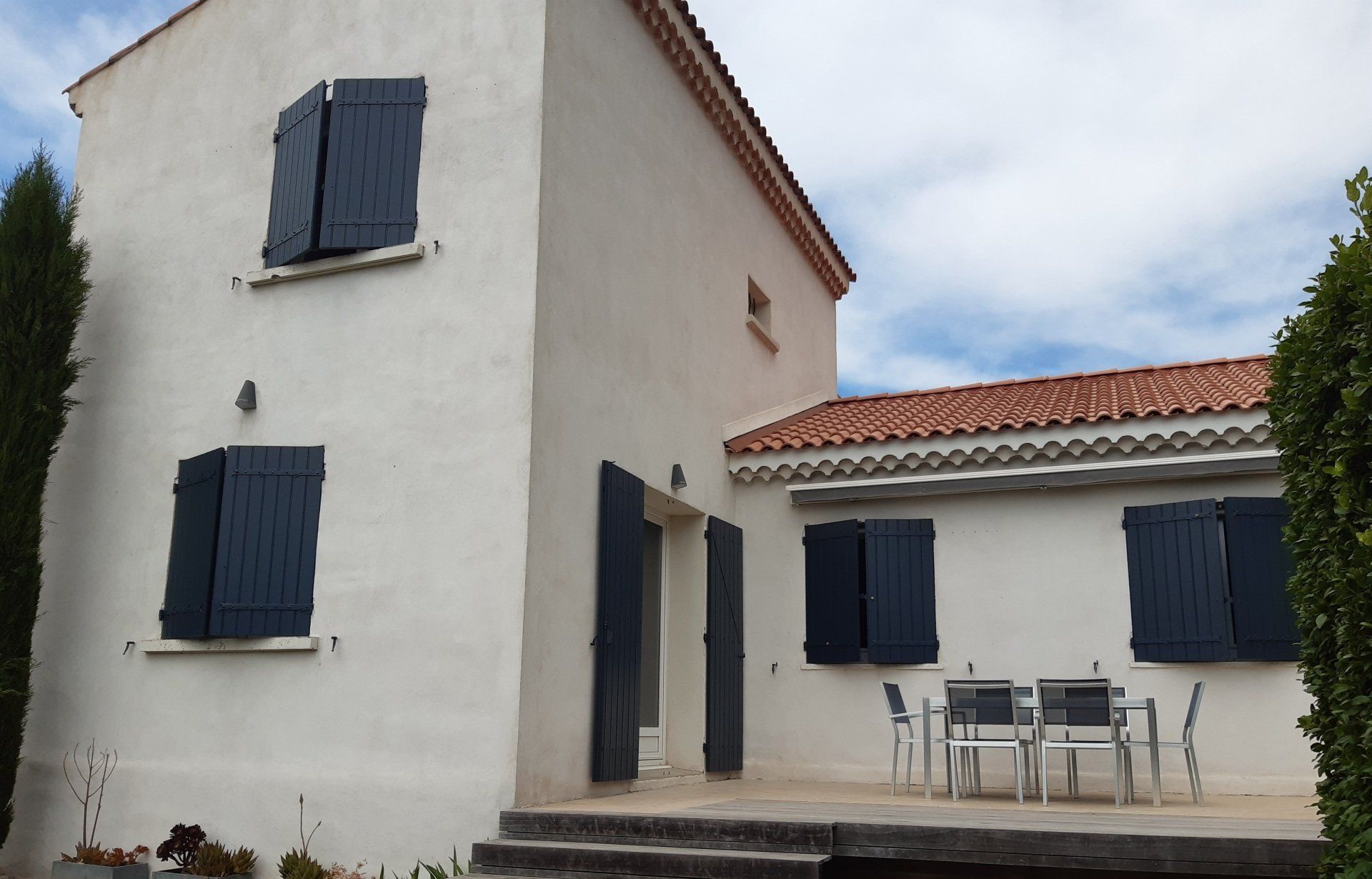 Rénovation de volets à ROGNES près de SAINT-CANNAT.