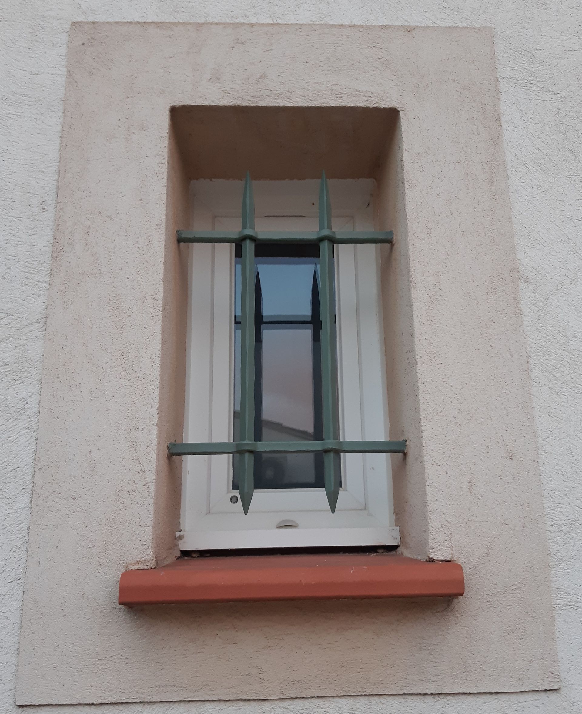 Petit bricolage à LAMBESC près de ROGNES