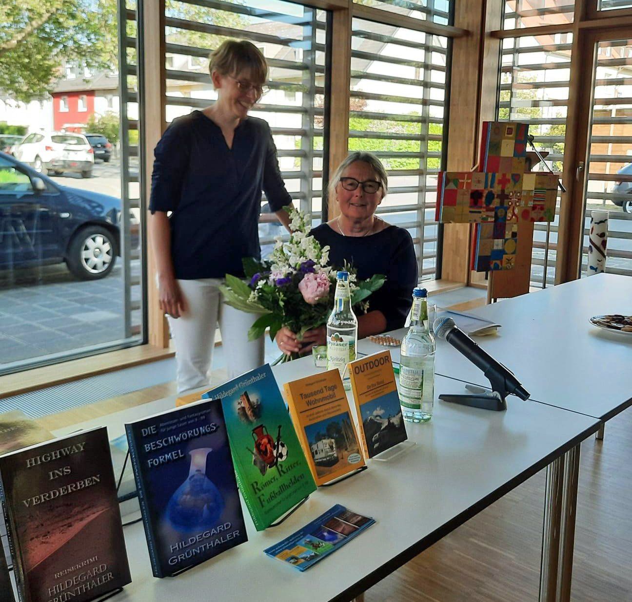 Ein Blumenstrauß zum Schluss der Krimilesung