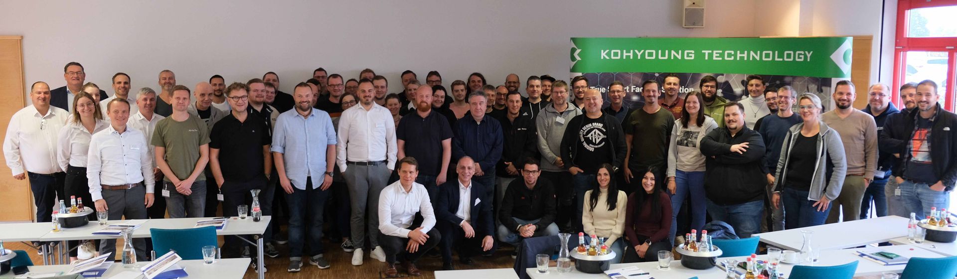 Gruppenfoto: : Viele langjährige Koh Young Anwender feierten mit SmartRep 20 Jahre Firmengeschichte