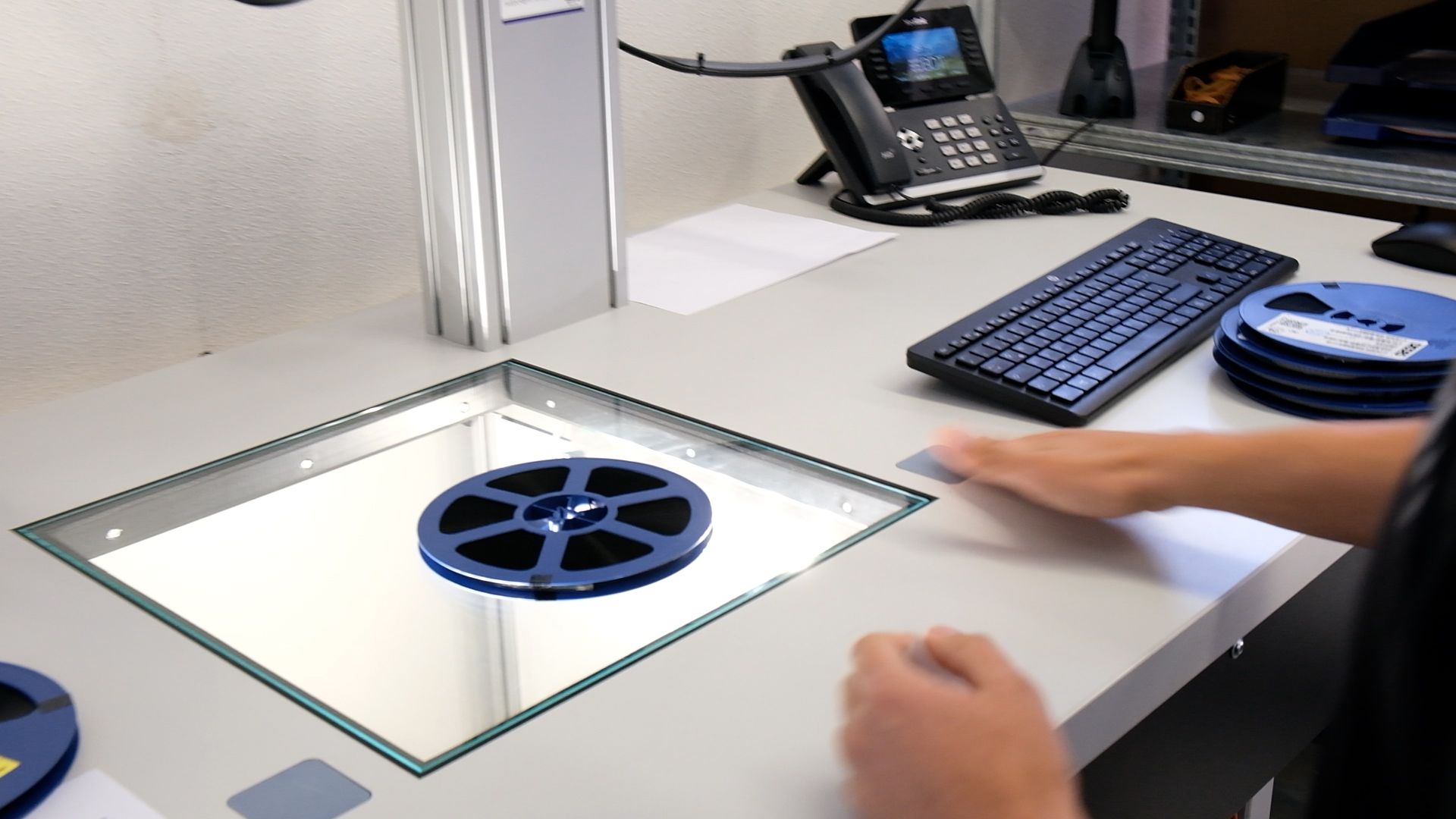 Bauteilrolle liegt auf Wareneingangsscanner bei BDT