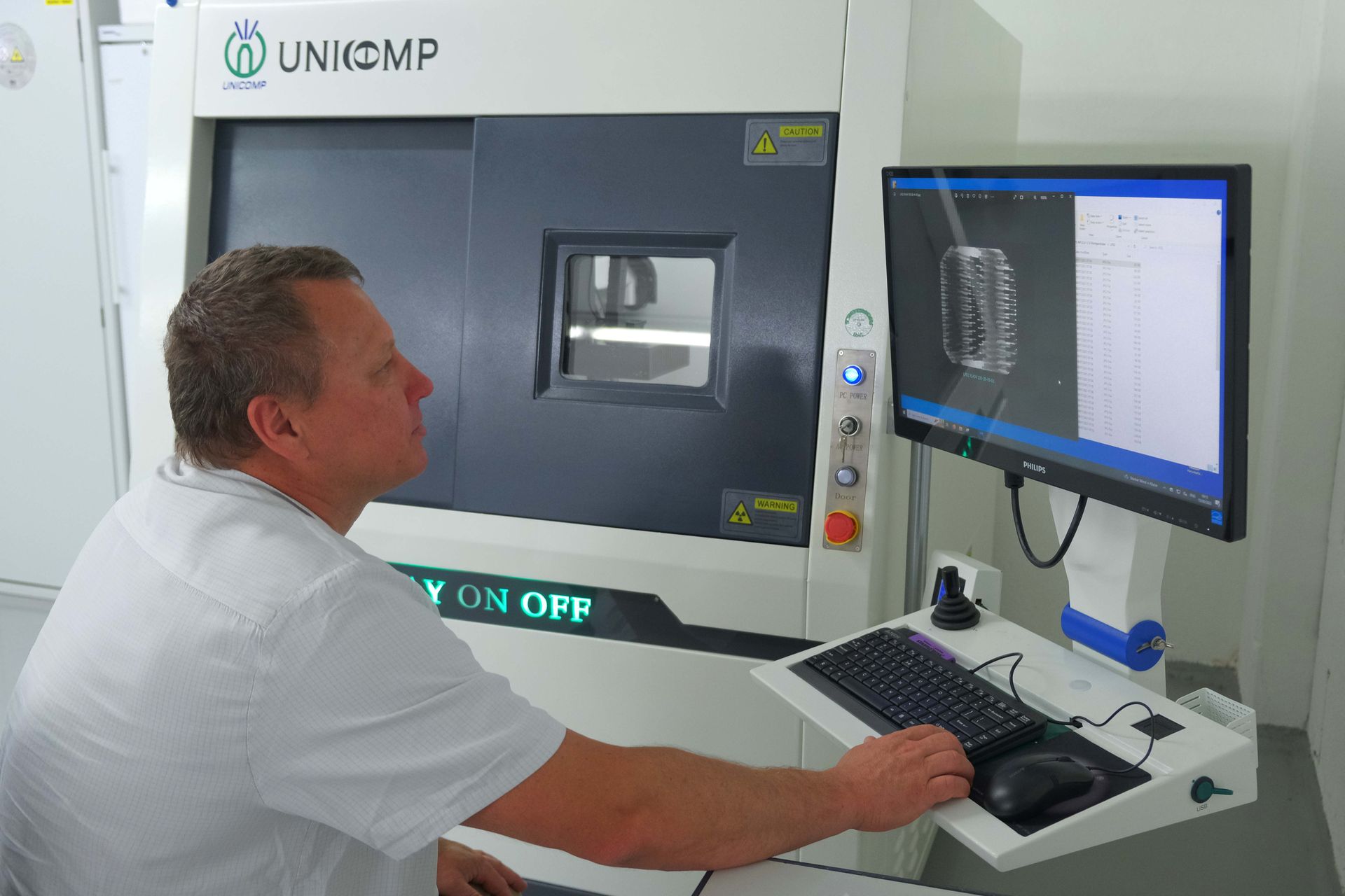 Fedor Minich on the AX8200MAX X-ray system from Unicomp