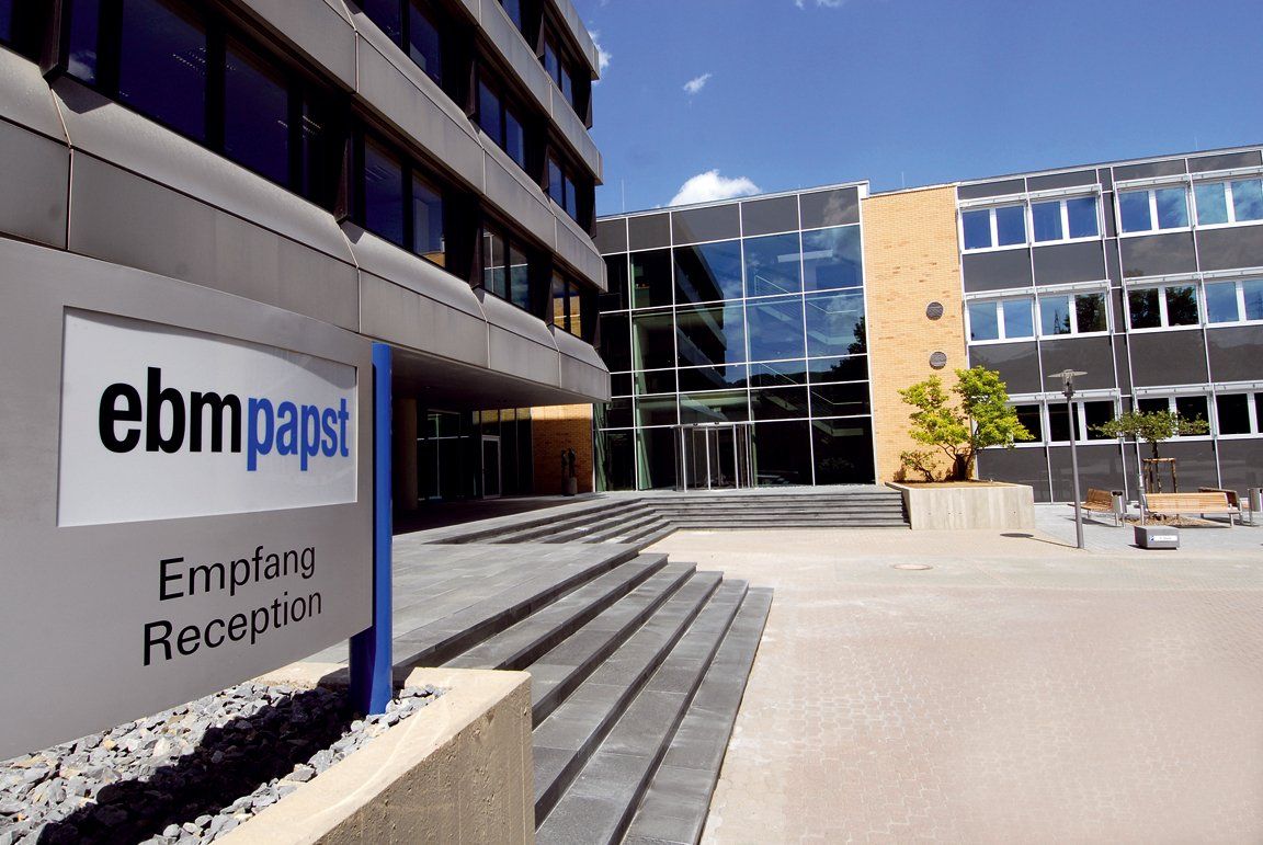 Blick aufs Firmengebäude von emb-papst
