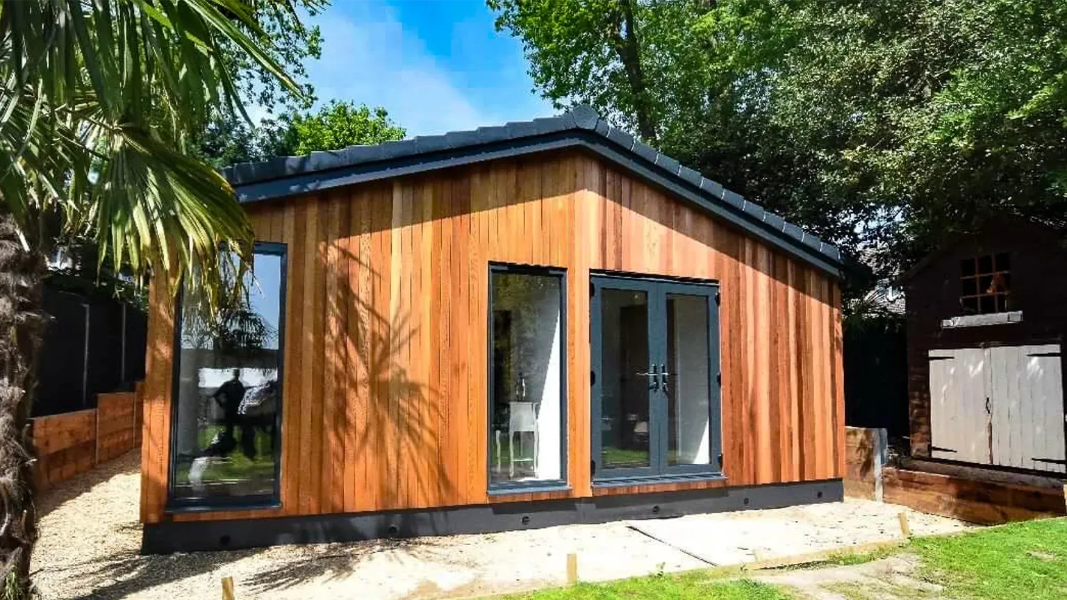 sip granny annexe with kitchen and shower area