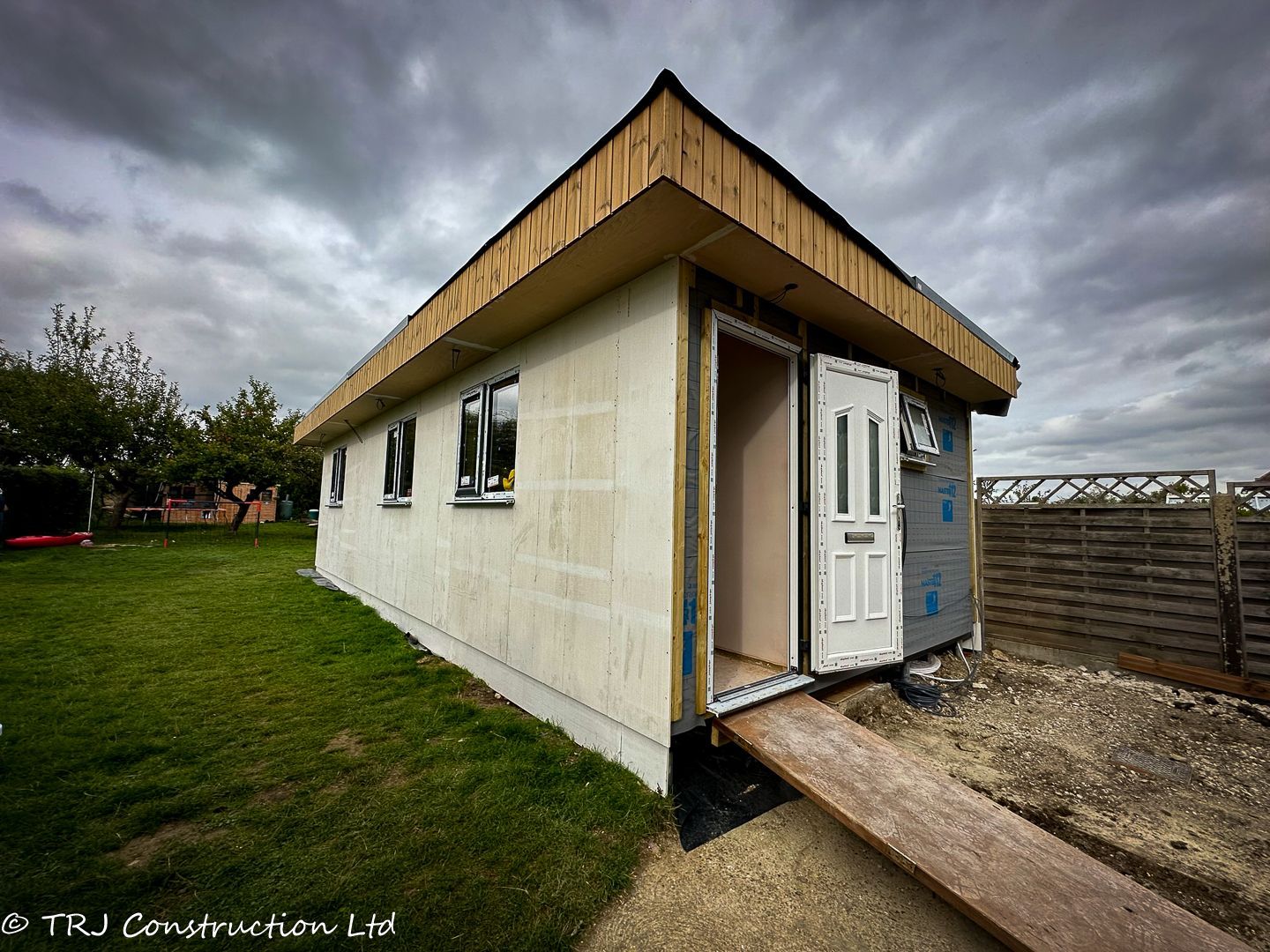 SIP panel building with contemporary style