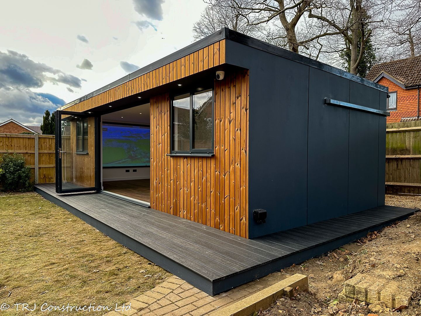 Experience the pinnacle of contemporary living with our bespoke garden rooms.