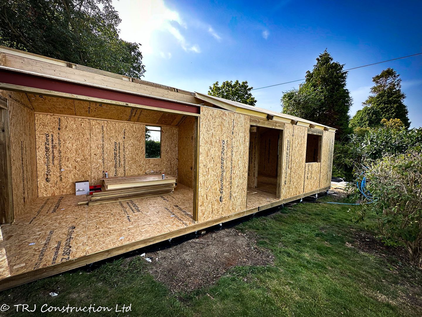 Energy-efficient SIP panel building
