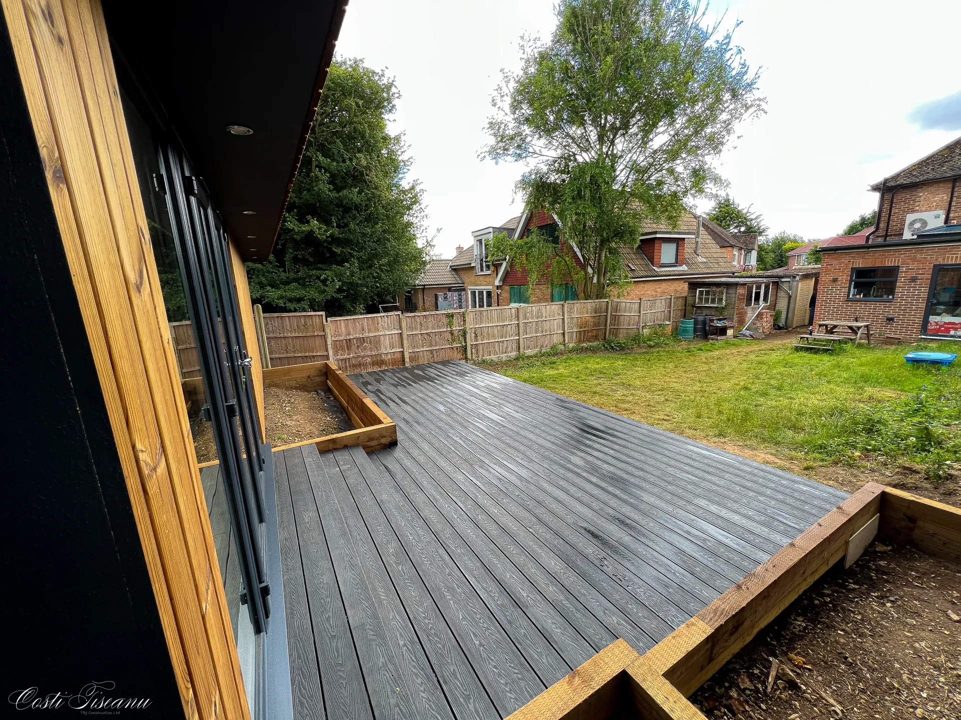 Chiswell Green bespoke SIP garden room by TRJ Construction